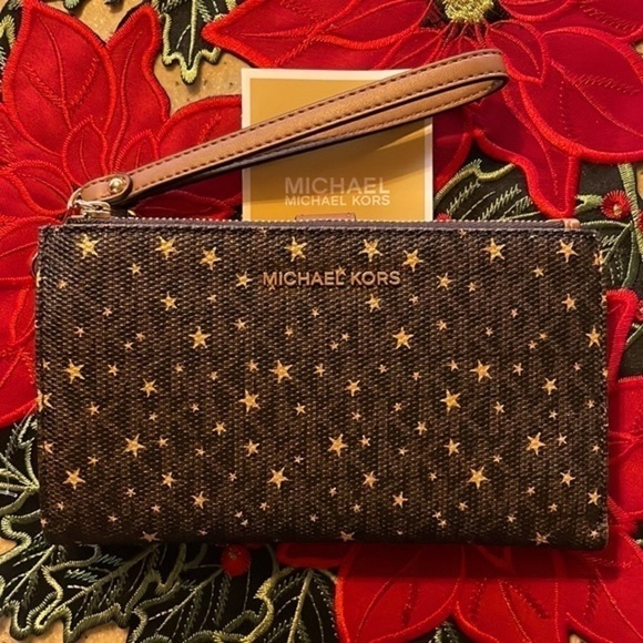 Brand New Michael Kors Phone Case Wristlet Zip Pockets Wallet Brown Gold Stars - Picture 15 of 15
